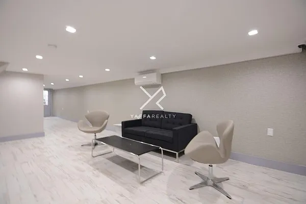 Rented by Yaffa Realty LLC | media 25