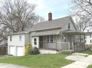 212 N Main St, Crystal Lake, IL 60014