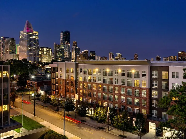 Camden Buckhead Square — Photo 31