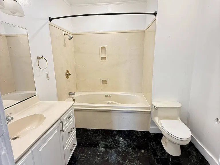 7800 Saint Charles Ave #B — Photo 11