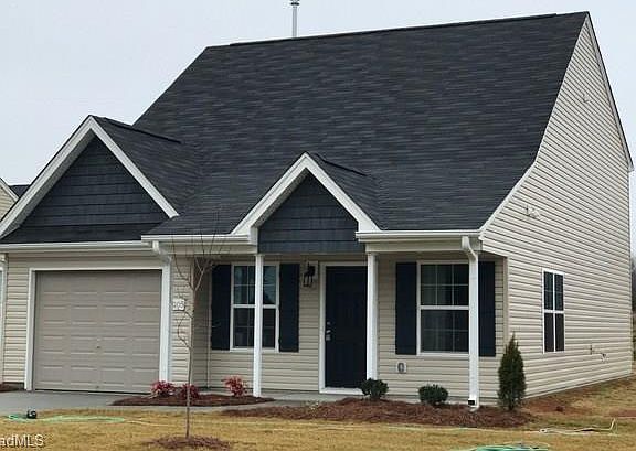 4th image of 3005 Desmond Woods Dr
