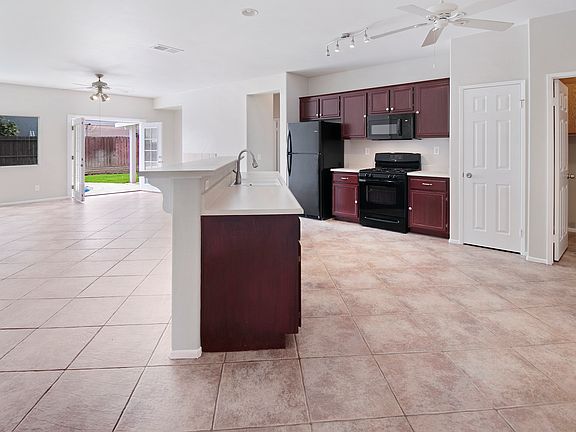 4th image of 43551 Pearl Ct