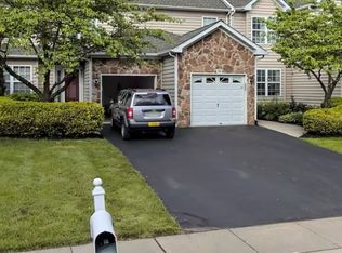 28 Palmer Dr, Moorestown, NJ 08057