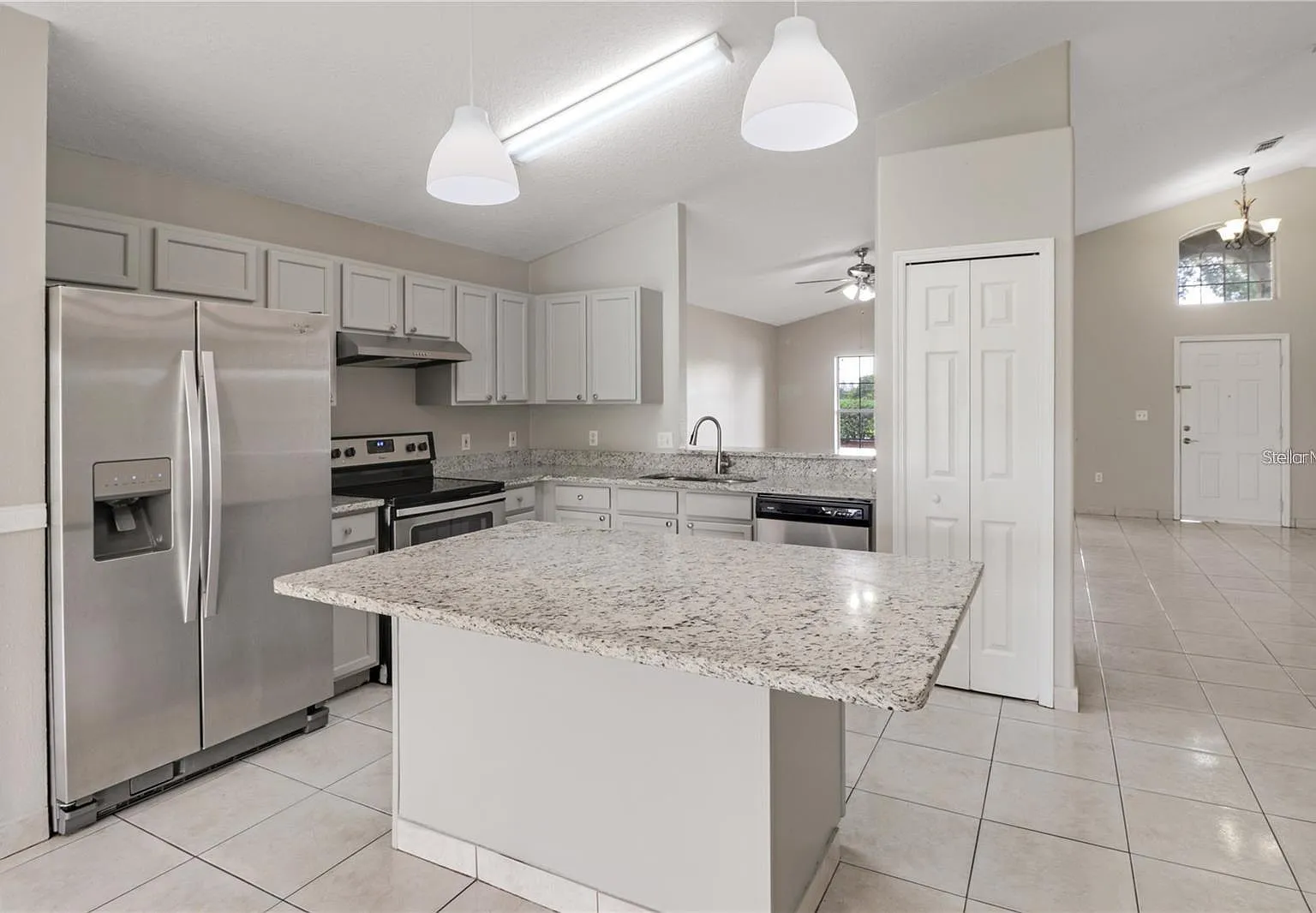 4 bed, 2.0 bath, 1687 sqft, $2,200 — Photo 3