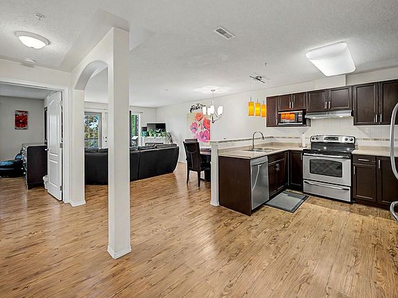 4th image of 237 Youville Dr E #209