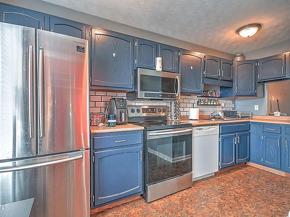 3rd image of 157 Mullins St