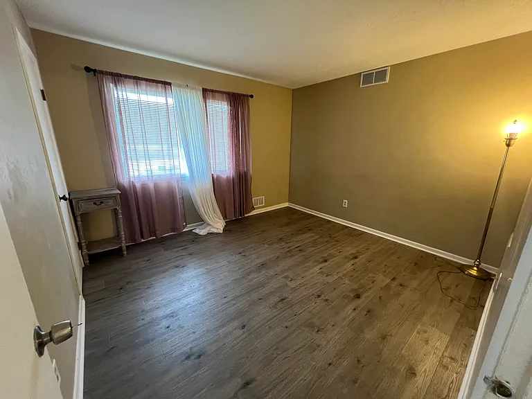 551 Eastbrooke Ln — Photo 6