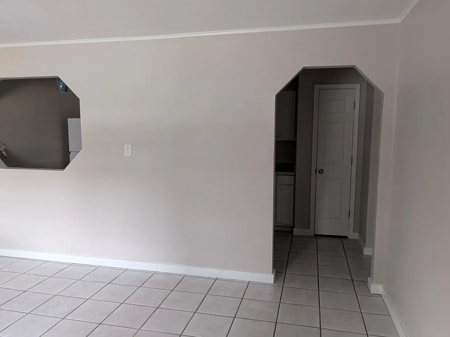 1 bed, 700 sqft, $1,200 — Photo 3