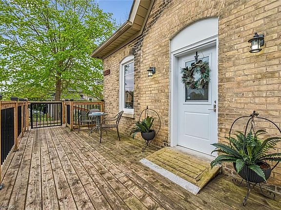 4th image of 41 Crombie St