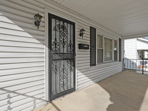 2nd image of 833 S Terrace Ave