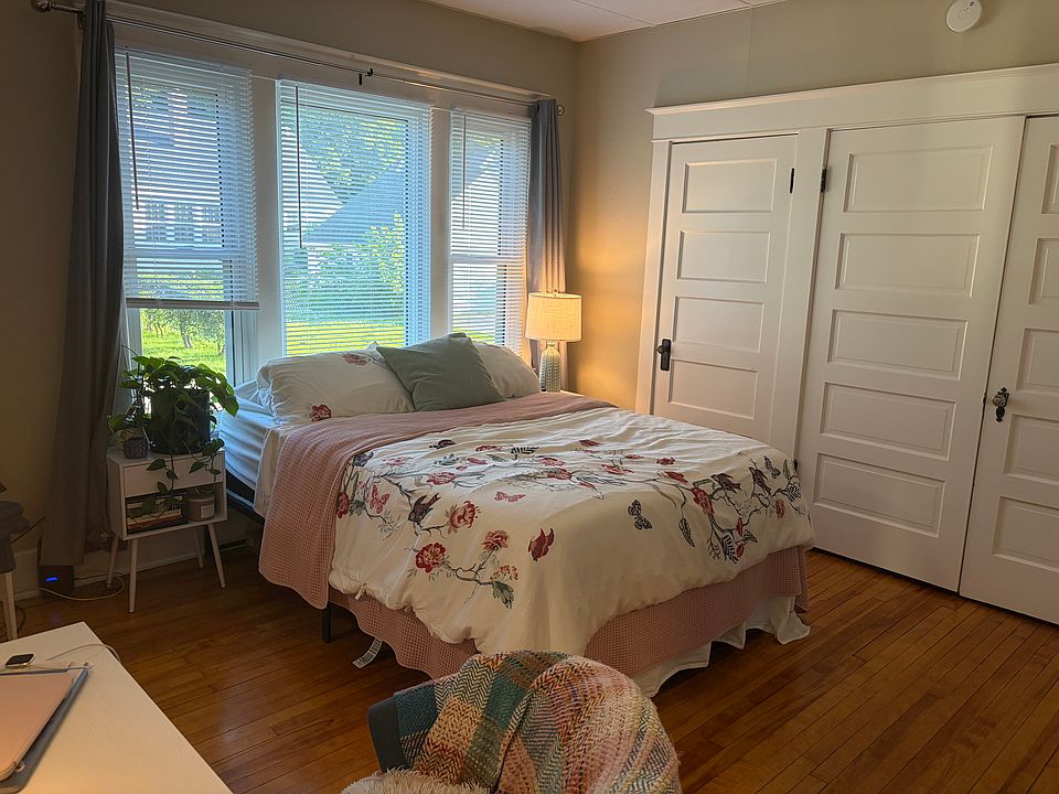 1st image of 15 12th Ave NW #3