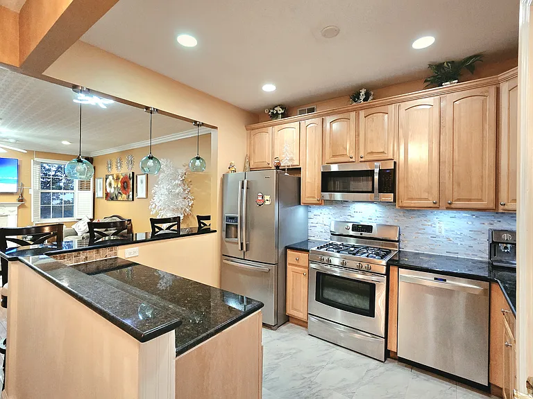 324 Winthrop Dr — Photo 6