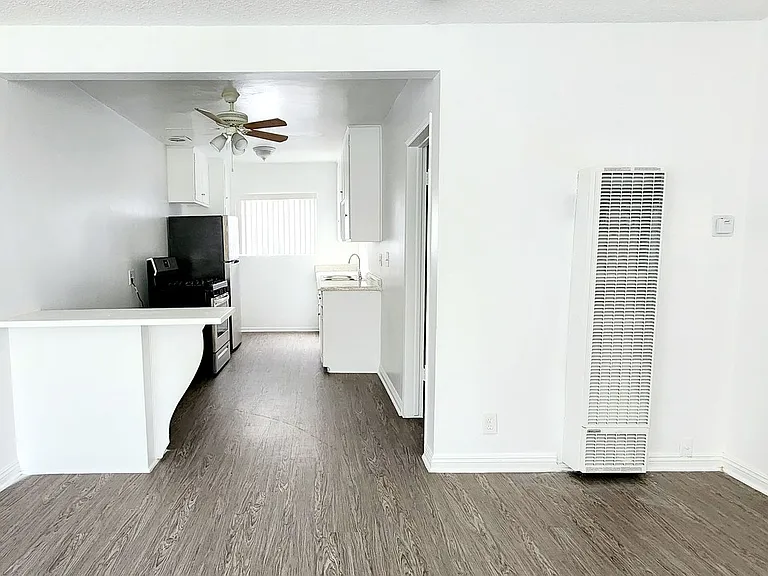 845 Victor Ave — Photo 3