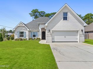 101 Spanish Cove Dr, Ocean Springs, MS 39564