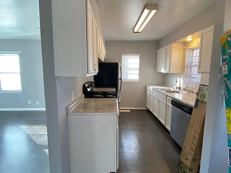 1430 E Denver Dr — Photo 8