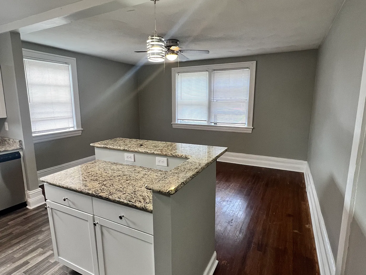 1 bed, 700 sqft, $1,050 — Photo 3