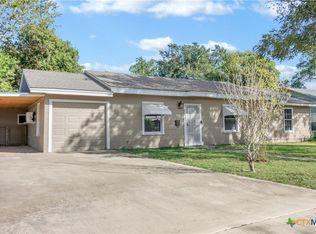 433 Wallace St, Seguin, TX 78155