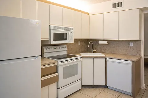 5910 Morningstar Cir #202 Photo 1