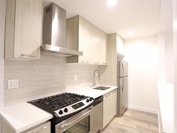 2nd image of 1757 N Kingsley Dr APT 210