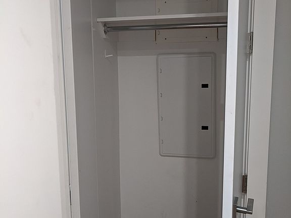5th image of 502 Jackson Ave #3RR