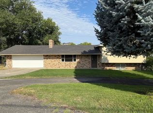 204 Hillcrest Dr, Selah, WA 98942