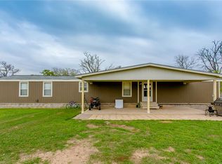 325 Smitty Ln, Lockhart, TX 78644