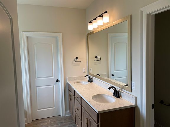 5th image of 385 Rue Evangeline