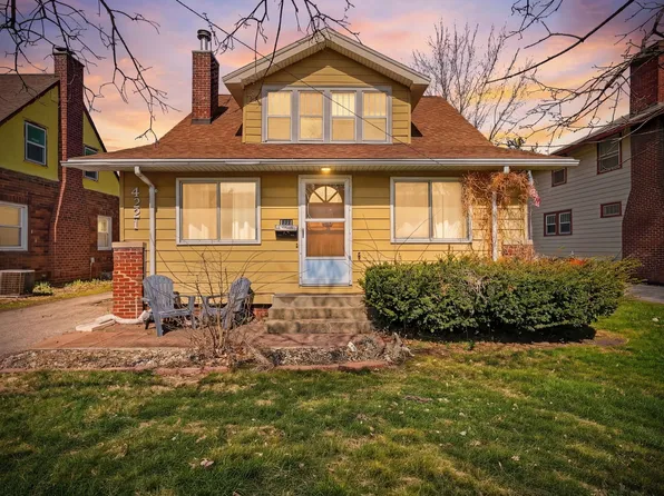 4221 Hickman Rd, Des Moines, IA 50310