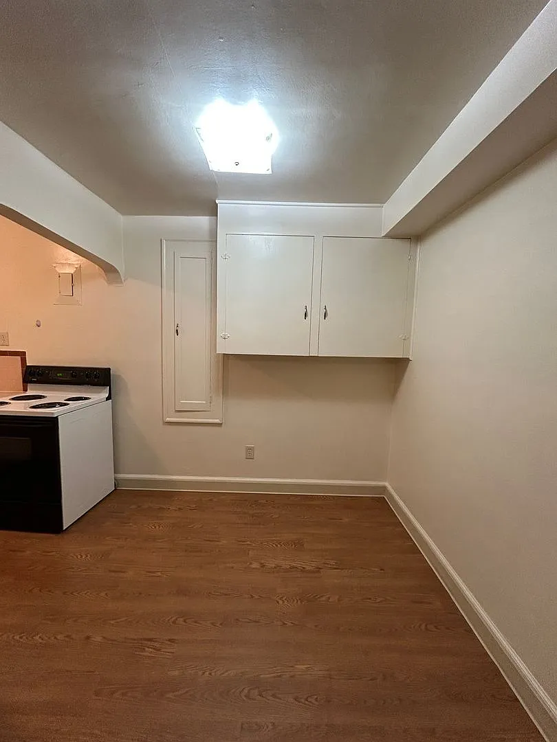 1225 Commerce Ave — Photo 4