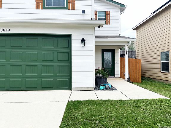 3rd image of 3819 Hickory Arch