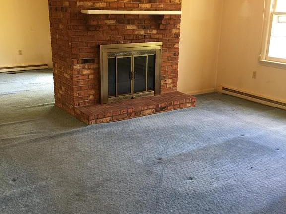 4th image of 2475 Spruce Ave