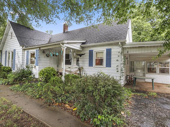 3rd image of 1010 Grapevine Rd