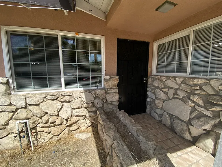 3004 La Casa Pl — Photo 3