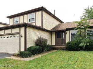 974 Debra Ln, Elk Grove Village, IL 60007