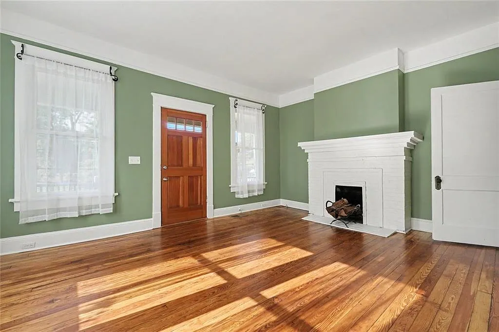 3 bed, 2.0 bath, 1936 sqft, $3,000 — Photo 2