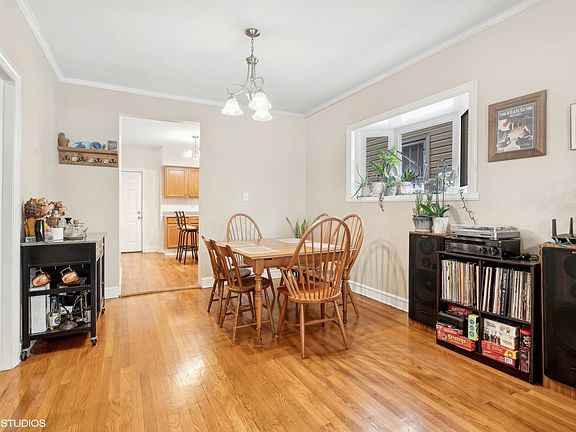 5th image of 2171 N Maplewood Ave Floor 1