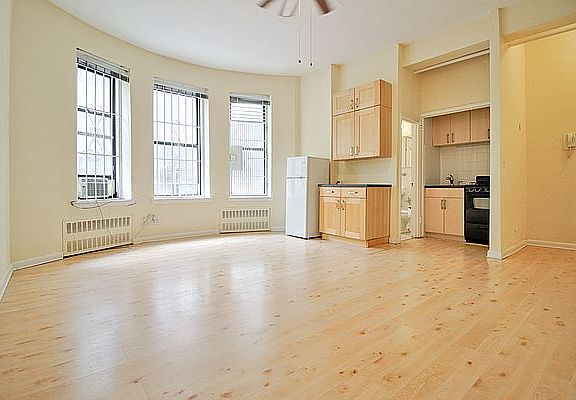 2nd image of 102 W 80th St APT 11