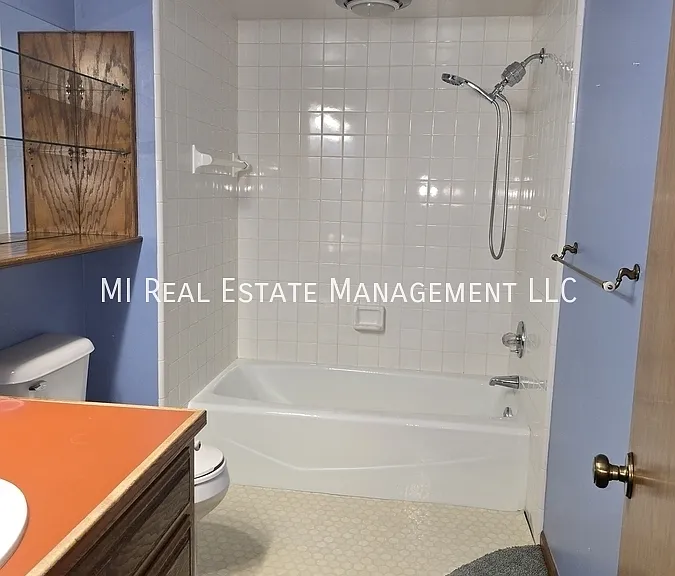 1268 Oakhampton Rd — Photo 10