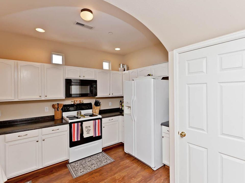 Spacious kitchen