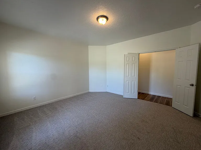519 W Harvest Ln — Photo 12