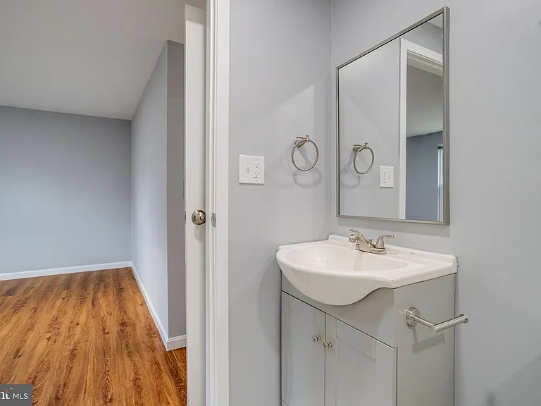 1359 Raleigh Dr — Photo 24