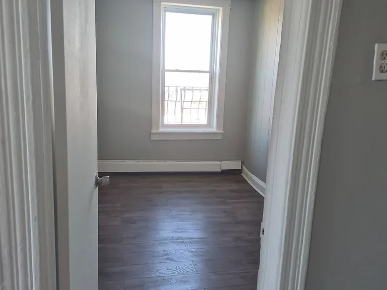 80 W 18th St #15 — Photo 5