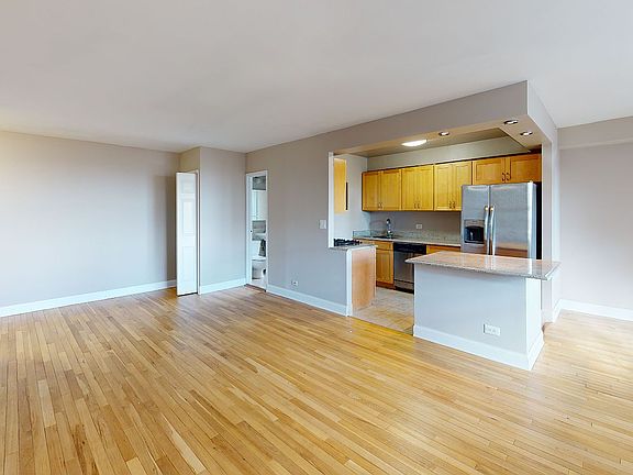 3rd image of 310 Greenwich St APT 37k