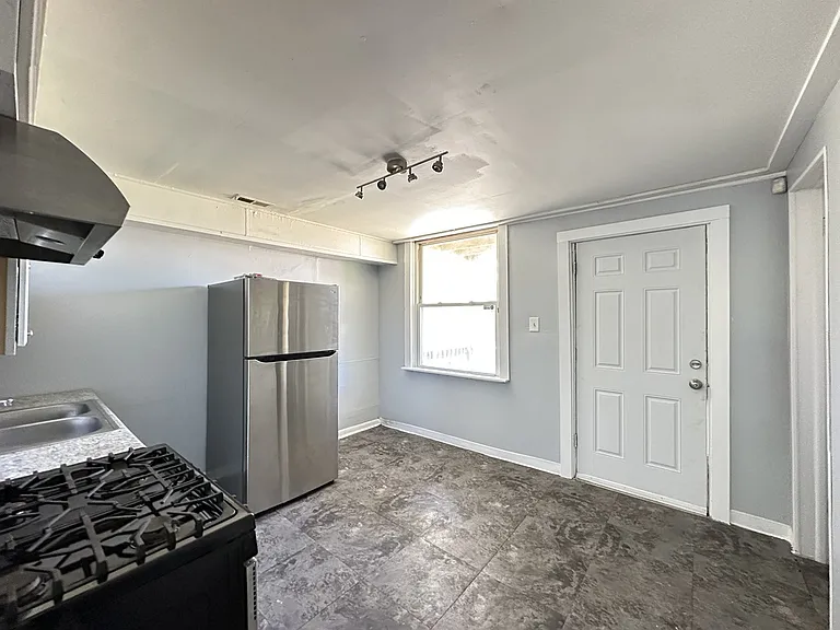2704 E 77th St #3 — Photo 4