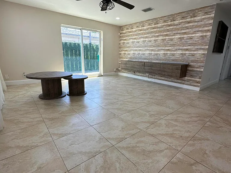 5605 SW 24th Ave — Photo 6