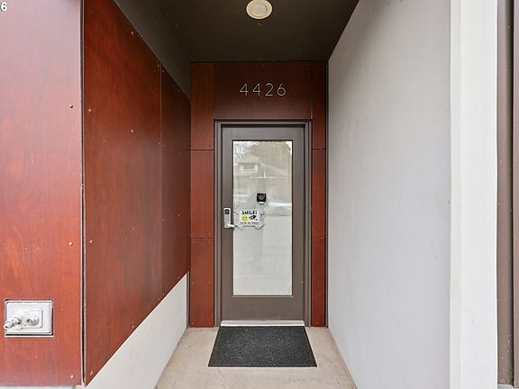 5th image of 4426 SE Hawthorne Blvd #102