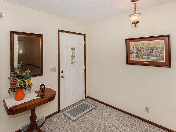 4th image of 727 Blackbird Ct