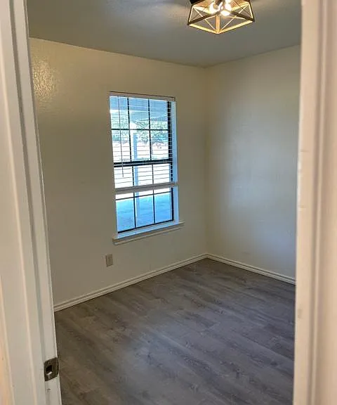 1502 Moss St — Photo 6