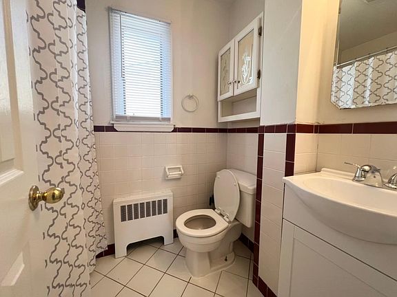 4th image of 15 E Hollywood Ave APT 2