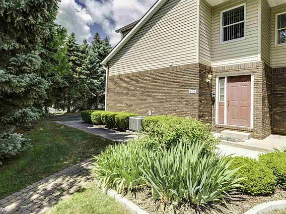 2nd image of 805 E Pointe Dr